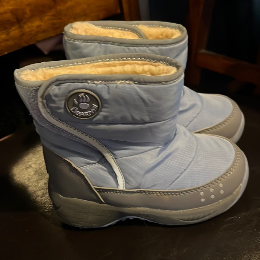 Toddler bearpaw, rain and snow boot size 9